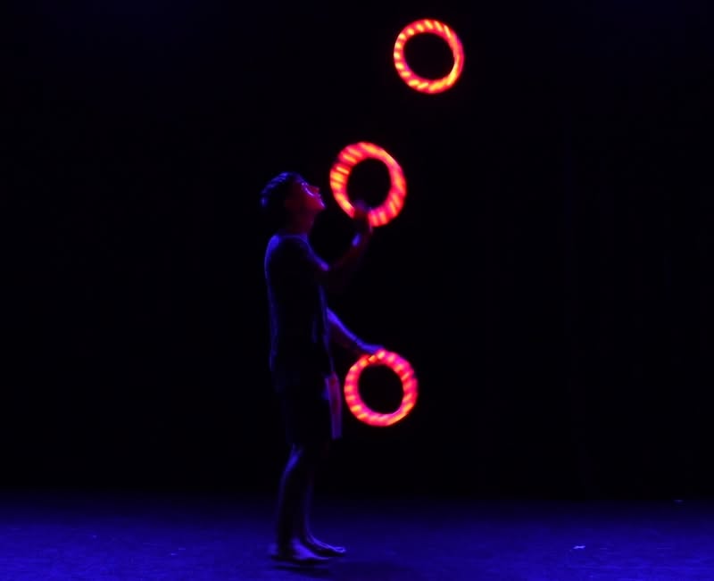 Fiche artiste « Le Jongleur aux Trois Lunes » — ASBTP Cirque