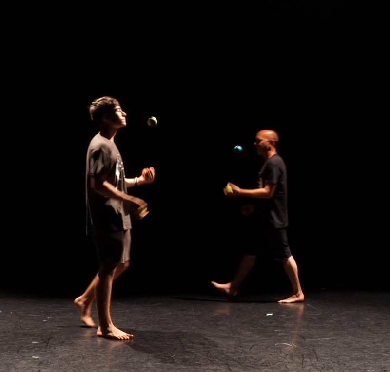 « Duo de balles » — artiste de cirque ASBTP Cirque